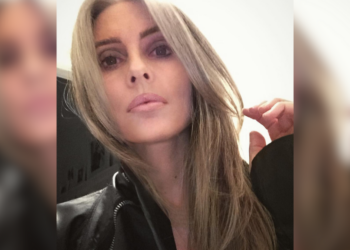 Annika von Holdt (54) besloot grijze haren te houden: nu vinden mensen haar de mooiste vrouw met grijs haar