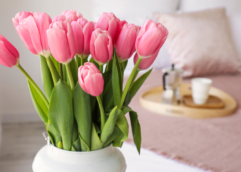 Bloemist: “Met deze simpele tip blijft jouw bos tulpen veel langer mooi”