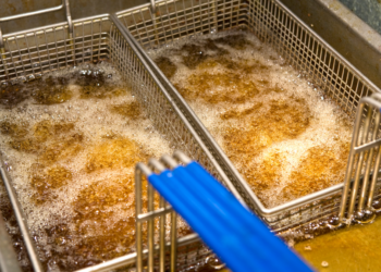 Cafetariahouder onthult: zo krijg je je frituurpan makkelijk en perfect schoon