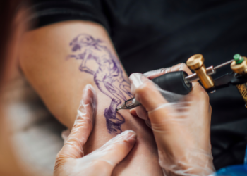 Denk goed na: zo gaan je tattoos eruit zien als je ouder wordt