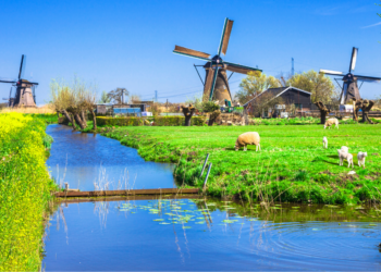 EU waarschuwt Nederland vanwege vieze sloten, rivieren en meren: “Er zijn strengere maatregelen nodig”