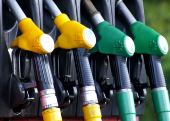 Europese Unie komt met nieuwe CO2-belasting: “Vanaf 2027 worden benzine en diesel flink duurder”