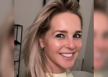 FOTO: Chantal Janzen verrast volgers met een gewaagde spiegelfoto