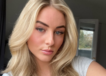 FOTO’S: Lydia verrast haar volgers in een spannend lingeriesetje