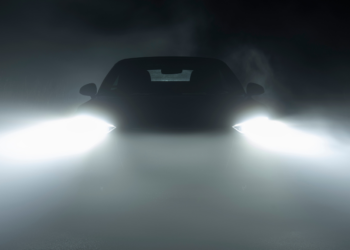 Haat jij die felle LED-koplampen ook? Zo kan je jezelf beschermen tegen verblindende koplampen