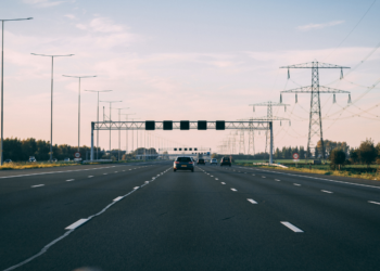 Heeft terug naar 130 km/u op de snelweg wel zin? De gemiddelde snelheid van Nederlanders ligt namelijk niet zo hoog