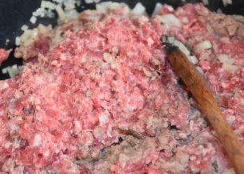 Iedereen maakt deze fout met gehakt, maar een slager onthult de juiste manier!