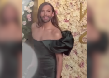 Jonathan Van Ness schittert in jurk: “Volgens mode experts was hij beter gekleed dan de meeste vrouwen”