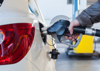 Komt er een einde aan goedkoop tanken in Duitsland? Literprijs kan met maar liefst 38 cent stijgen