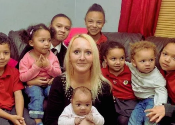 Bijstandsmoeder met 8 kinderen zegt verslaafd te zijn aan zwangerschap: “Ik kan niet wachten om meer kinderen te krijgen”