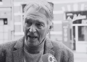 Voormalig presentator Ron Brandsteder (74) overleden: een icoon van de Nederlandse televisie