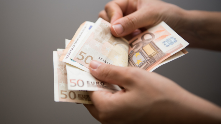 Nieuwe schenkingsregels 2025: tot dit bedrag mag je belastingvrij aan