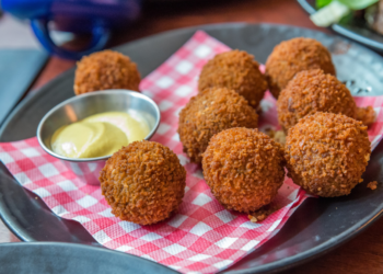 Schokkend: Dit zit er écht in frituursnacks zonder dat je het weet!