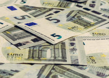 Slim besparen voor je volgende vakantie: zo spaar je moeiteloos een mooi bedrag