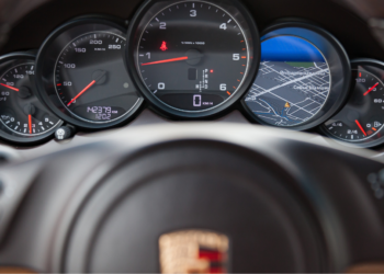 Tegenvallende verkoopcijfers elektrische auto’s: Porsche wil weer meer inzetten op verbrandingsmotoren