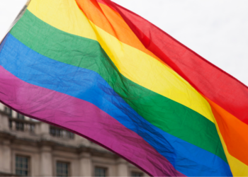 Transpersoon klaagt honderden bedrijven aan vanwege ‘discriminerende’ vacatureteksten