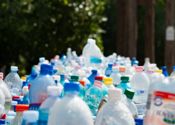 Tweede Kamer wil einde aan plastic toeslag: “Het is oneerlijk voor burgers!”