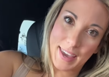 VIDEO: Vrouw begrijpt niet waarom iedereen haar aanstaart… Tot je deze video ziet!