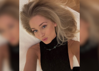 ZIEN: Hilda Sigurdsson deelt beelden vanuit bed in doorschijnende lingerie