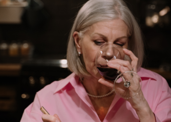 Artsen waarschuwen: “Dit gebeurt met je lichaam als je na 20:00 nog eet”