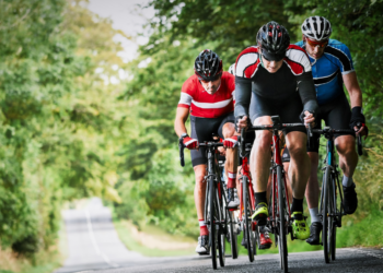 Belangrijk om te weten over wielrenners: “Dan hoeven ze het fietspad niet te gebruiken”