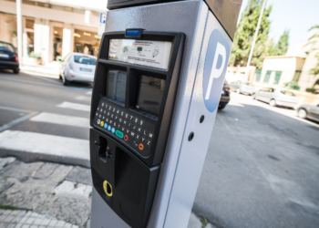 Ben (53) is boos over parkeermeter: “Als ik niet contant kan betalen, rijd ik weg!”