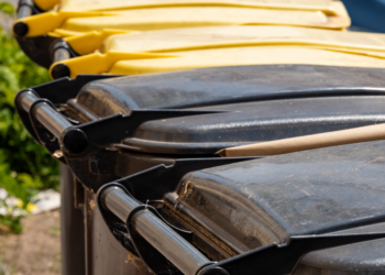 Boa’s treden hard op: “Wie nu afval naast de container gooit, zoeken we tot we weten wie het is”