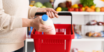 Boerin Sanne waarschuwt: “Dit zit écht in je supermarktmelk!”