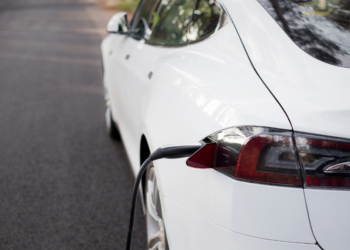 Elektrische auto’s domineren in Noorwegen: 94,7% van de nieuwe auto’s volledig elektrisch