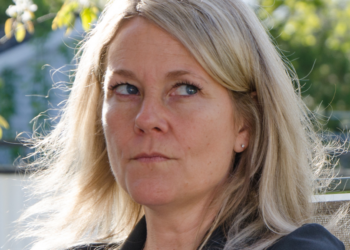 Erica (39): “Ik heb iets bizars meegemaakt.. is het normaal dat onze oppas dit doet?!”