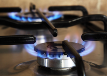 Gasvoorraad Europa bijna leeg: “Kunnen we aankomende winter nog wel doorkomen?”