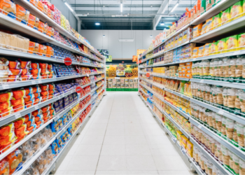 Nederlanders steeds dieper in de problemen door stijgende kosten: Noodgedwongen besparen op eten en energie