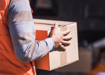 Niet thuis bij pakketbezorging? Dit kan je duur komen te staan!