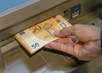 Ongelooflijk! Vanaf 1 juni wordt geld storten en opnemen bij deze bank nóg duurder!