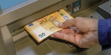 Ongelooflijk! Vanaf 1 juni wordt geld storten en opnemen bij deze bank nóg duurder!