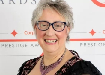 Ophef: Deze vrouw doucht maar één keer per week en wast haar kleding pas na 5 keer dragen