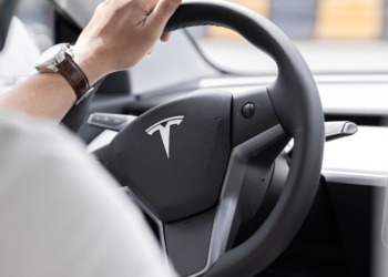 Ophef rond Tesla: Onderzoek lijkt zwaar gemanipuleerd, maar Elon Musk viert het als een overwinning