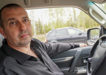 Raymond (45): “Ik moet mijn auto verplicht verkopen omdat ik de benzine niet meer kan betalen”