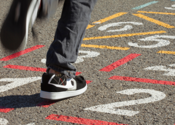 Steeds meer ouders eisen autovrije schoolomgeving: “Kan niet langer zo!”