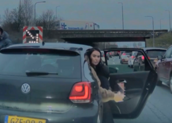 VIDEO: Bestuurders Polo flippen hem de pan uit omdat ze ‘niet genoeg ruimte’ krijgen tijdens invoegen