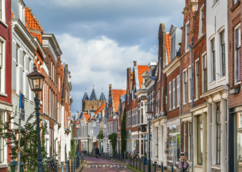 William (52) woont met tienerdochter bij 77-jarige vader: “Hoe is dit mogelijk in Nederland?”