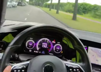 Hardrijder die zichzelf filmde met 140 km/u in de bebouwde kom is eindelijk gepakt!