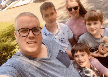 Alleenstaande vader moet leven van slechts 9 euro per week: “Dagelijks moet ik kiezen tussen melk of brood”