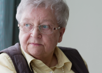 Annet (78): “Mijn kinderen komen alleen als ze iets nodig hebben – verder hoor ik niks”