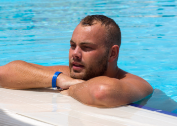 Bart (38): “Ik leef van een uitkering én ik kan daarvan op vakantie, waarom mag ik daar geen plezier aan beleven?”