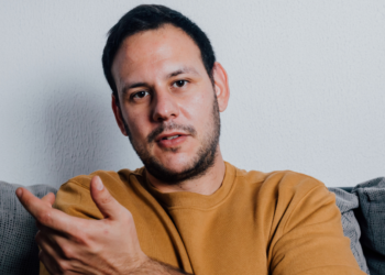 Bart (39) roept op: “Als je nog niet carpoolt, ben je onderdeel van het klimaatprobleem”