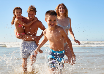 Dit betaal je nu gemiddeld voor een simpele gezinsvakantie: “Het is niet normaal meer!”