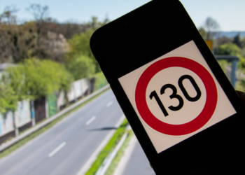 Het is officieel: Sinds vandaag kan je eindelijk weer 130 km/ u rijden in Nederland