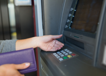 Let op! Geld opnemen bij een pinautomaat wordt nóg duurder vanaf 1 juni