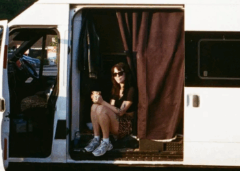 Nicole leeft in een camper voor 650 euro per maand: “Ik had nooit een huis kunnen kopen met mijn 9-tot-5-baan”